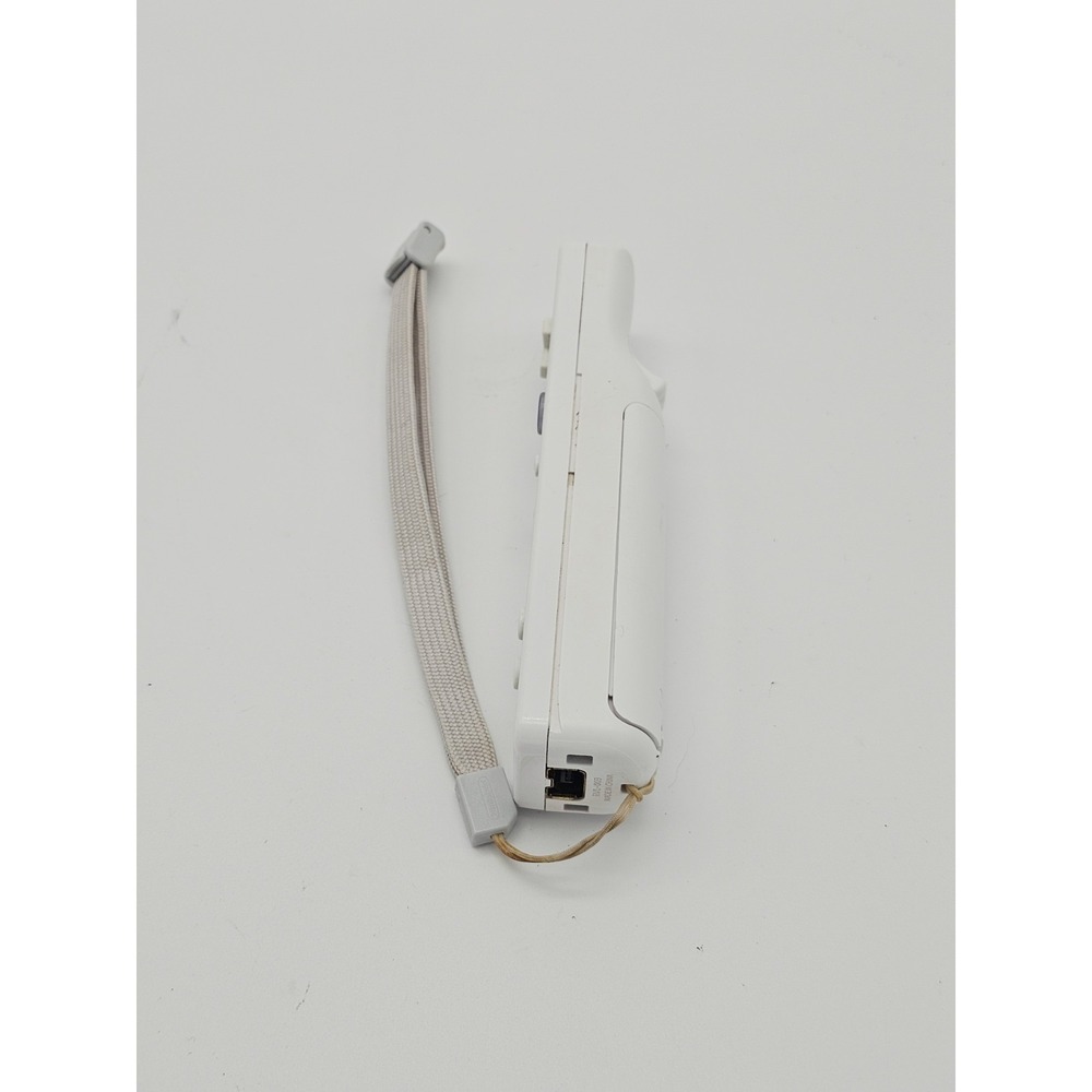 Nintendo RVL-003 Wii Remote Control - White - Picture 2 of 5